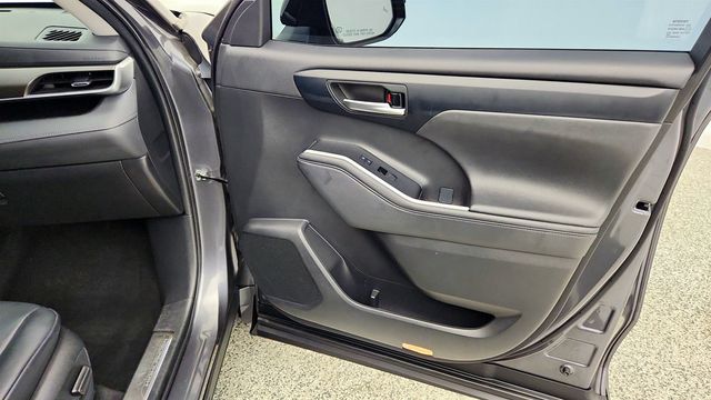 2023 Toyota Highlander XLE AWD w/ Seating for Eight - 23023143 - 24