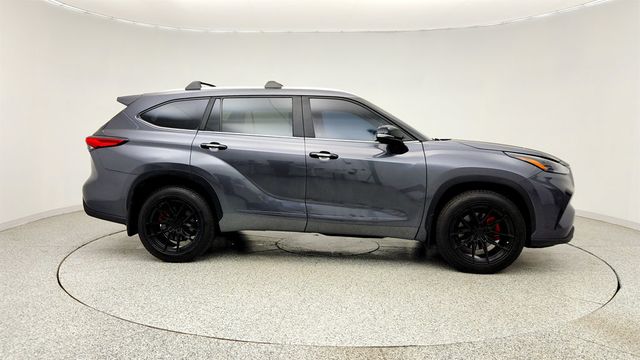 2023 Toyota Highlander XLE AWD w/ Seating for Eight - 23023143 - 3