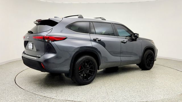 2023 Toyota Highlander XLE AWD w/ Seating for Eight - 23023143 - 4