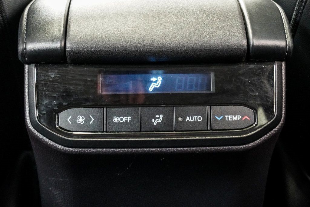2023 Toyota Highlander XLE photo 10