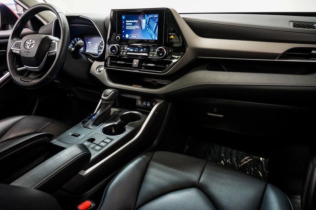 2023 Toyota Highlander XLE photo 12