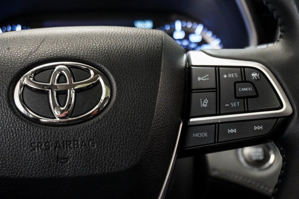 2023 Toyota Highlander XLE photo 16