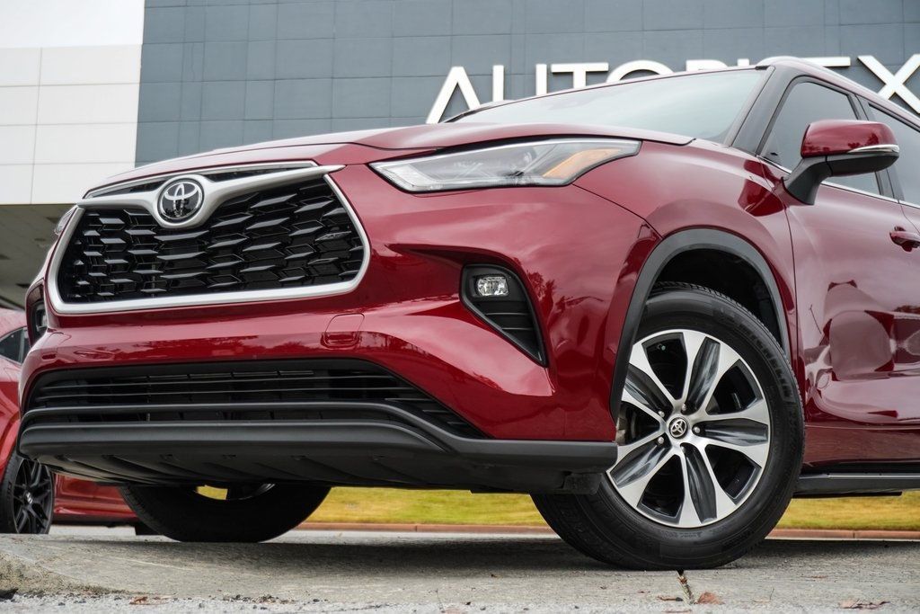 2023 Toyota Highlander XLE photo 2