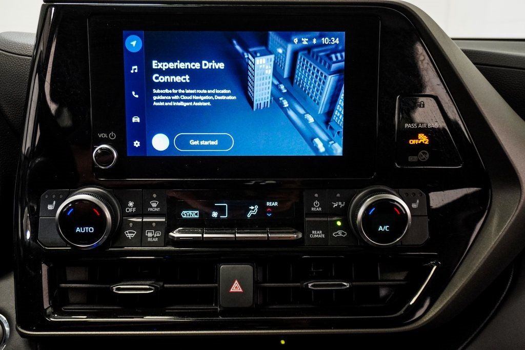 2023 Toyota Highlander XLE photo 25