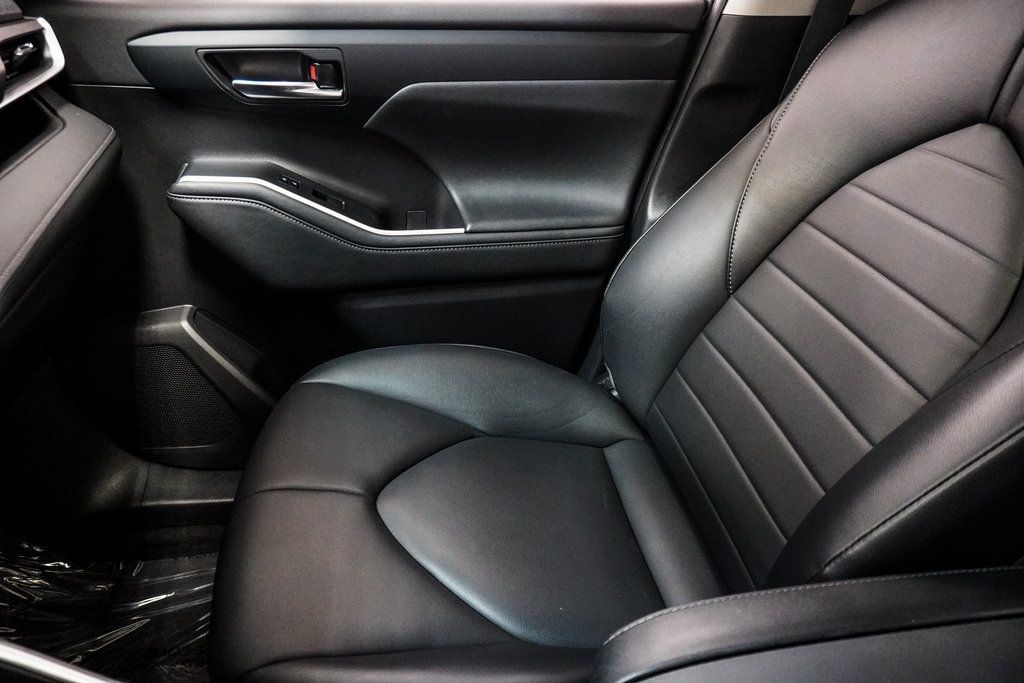 2023 Toyota Highlander XLE photo 29