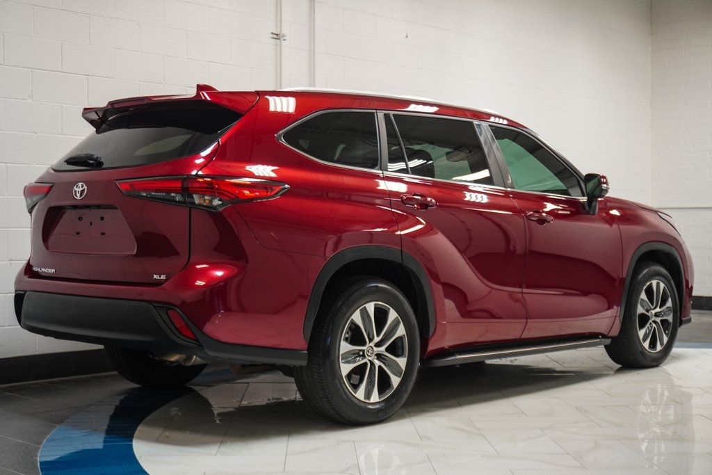 2023 Toyota Highlander XLE photo 32