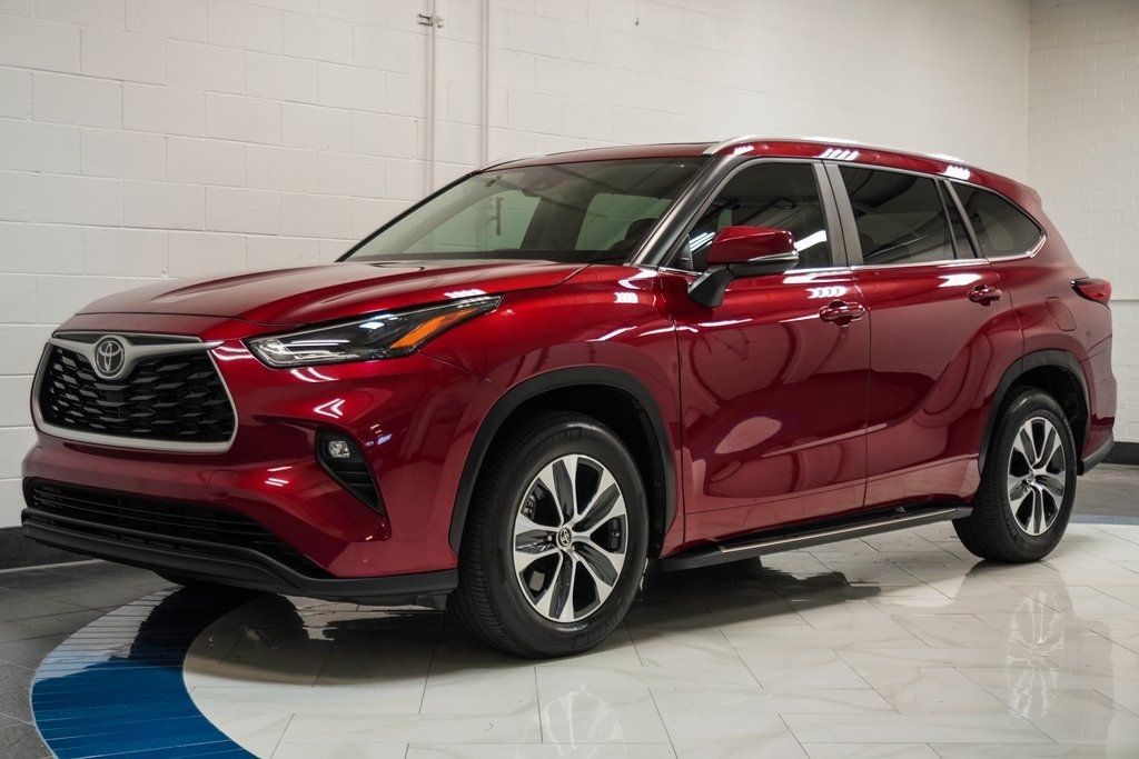 2023 Toyota Highlander XLE photo 3