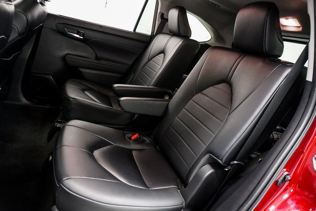 2023 Toyota Highlander XLE photo 8