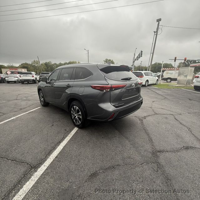 2023 Toyota Highlander XLE FWD W/NAVIGATION, PANO-ROOF & ADAPTIVE CRUISE - 23088638 - 9