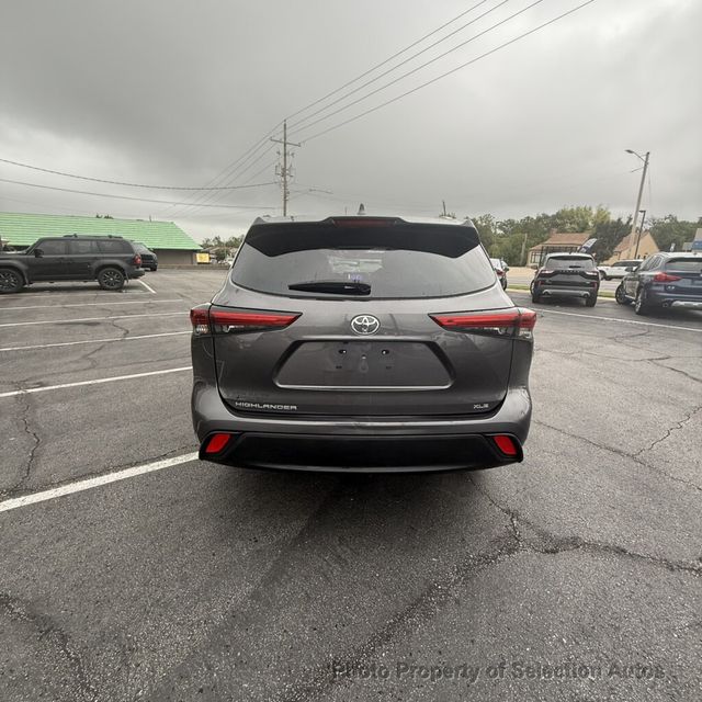 2023 Toyota Highlander XLE FWD W/NAVIGATION, PANO-ROOF & ADAPTIVE CRUISE - 23088638 - 11