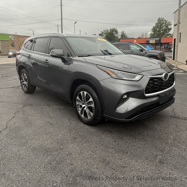 2023 Toyota Highlander XLE FWD W/NAVIGATION, PANO-ROOF & ADAPTIVE CRUISE - 23088638 - 1