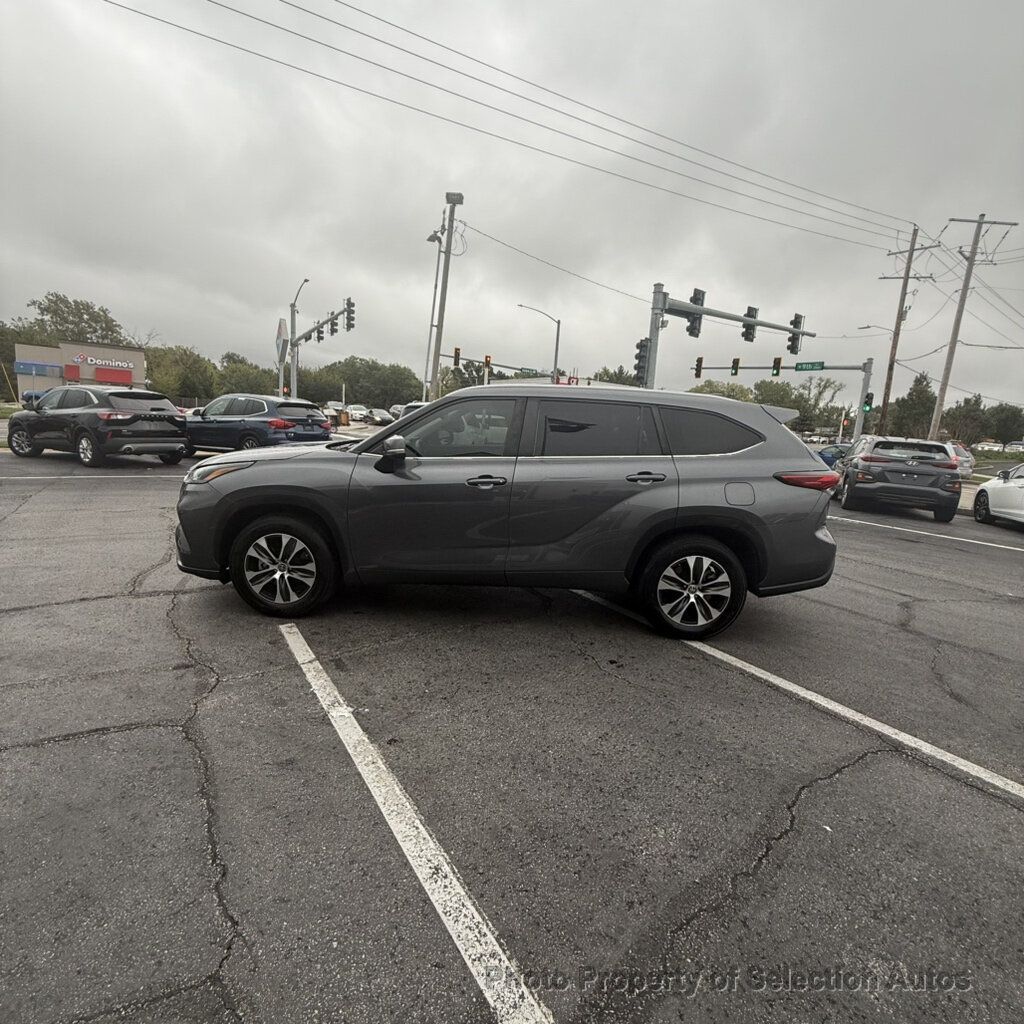 Toyota Highlander photo 8