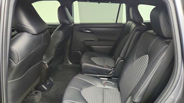2023 Toyota Highlander XSE AWD w/ 12.3'' Touchscreen & JBL Premium Audio - 23009594 - 19
