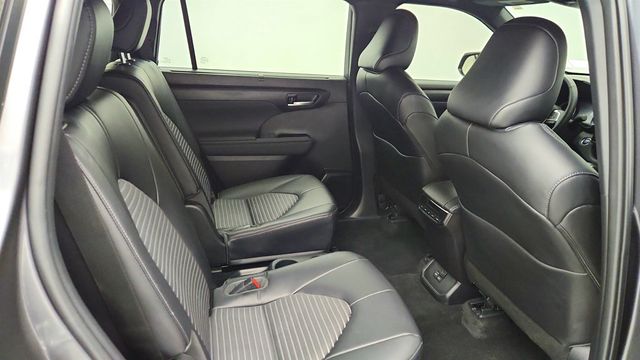 2023 Toyota Highlander XSE AWD w/ 12.3'' Touchscreen & JBL Premium Audio - 23009594 - 22