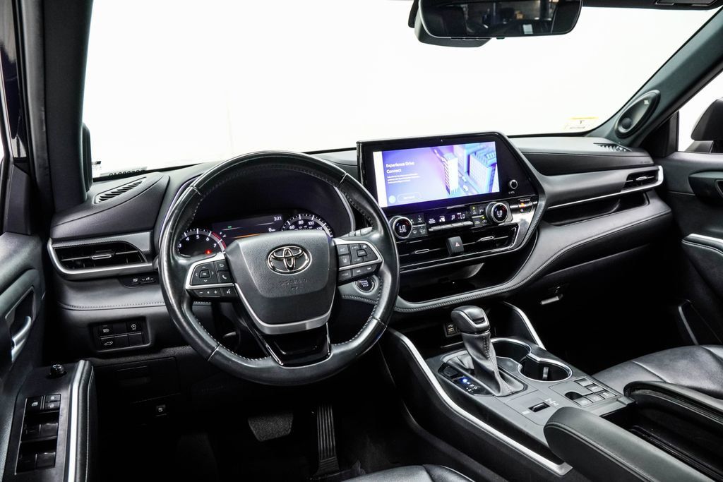 Toyota Highlander photo 3