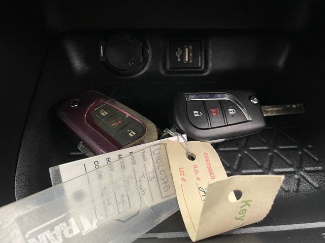 2023 Toyota RAV4 Hybrid LE AWD - 22968021 - 26