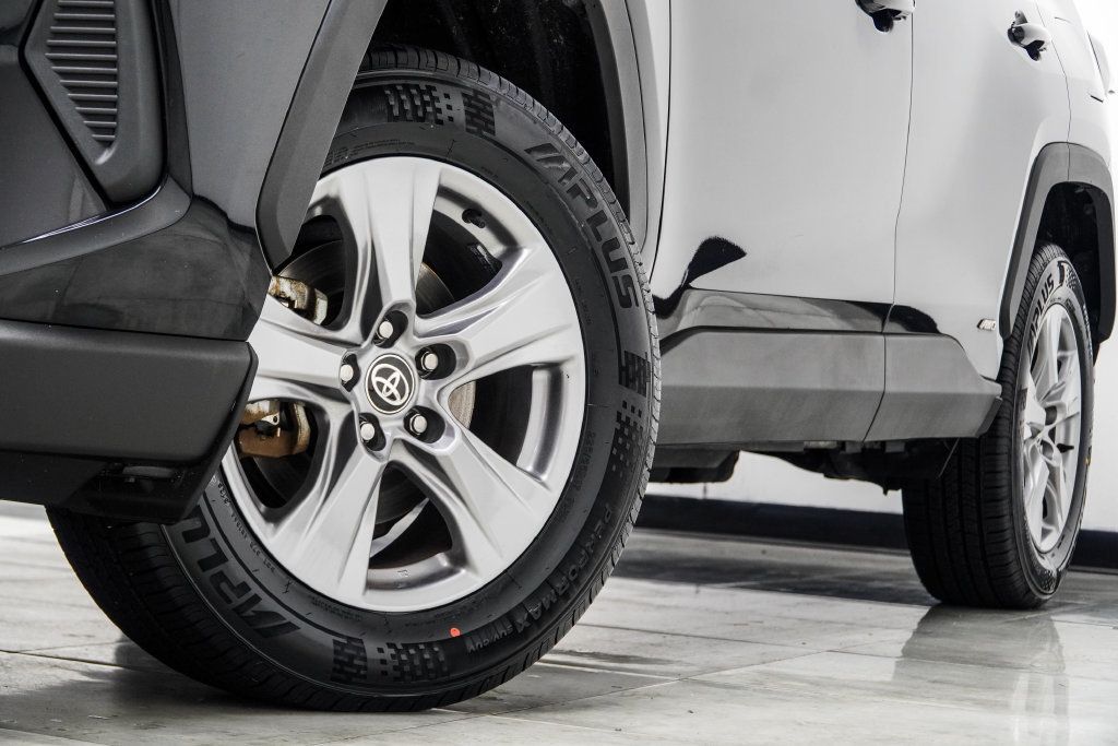 Toyota RAV4 photo 6