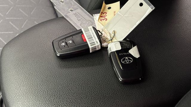 2023 Toyota RAV4 Hybrid XLE AWD - 23037053 - 38