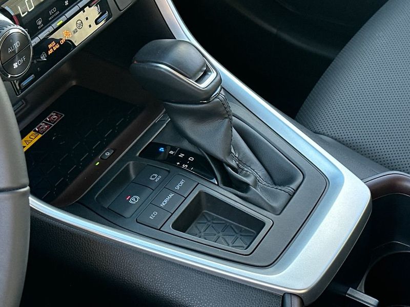 2023 Toyota RAV4 Limited FWD - 22961724 - 17