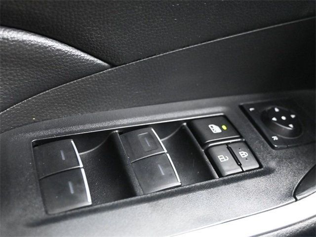 2023 Toyota RAV4 XLE FWD - 22957332 - 29