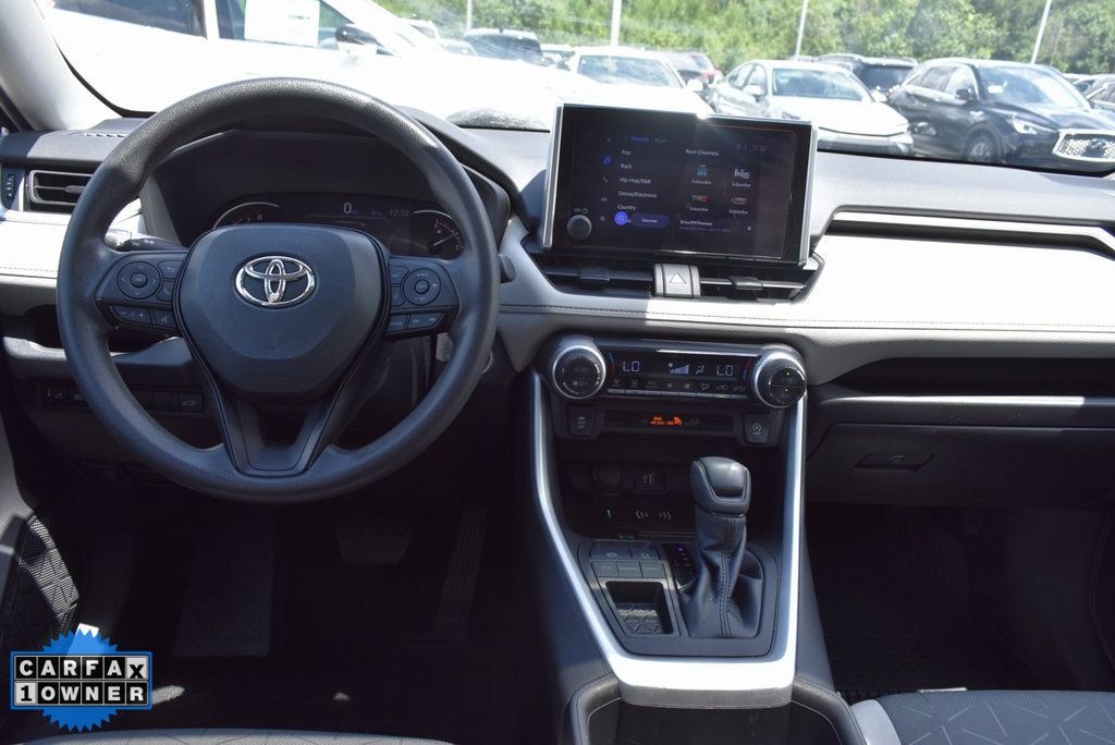2023 Toyota RAV4 XLE photo 17