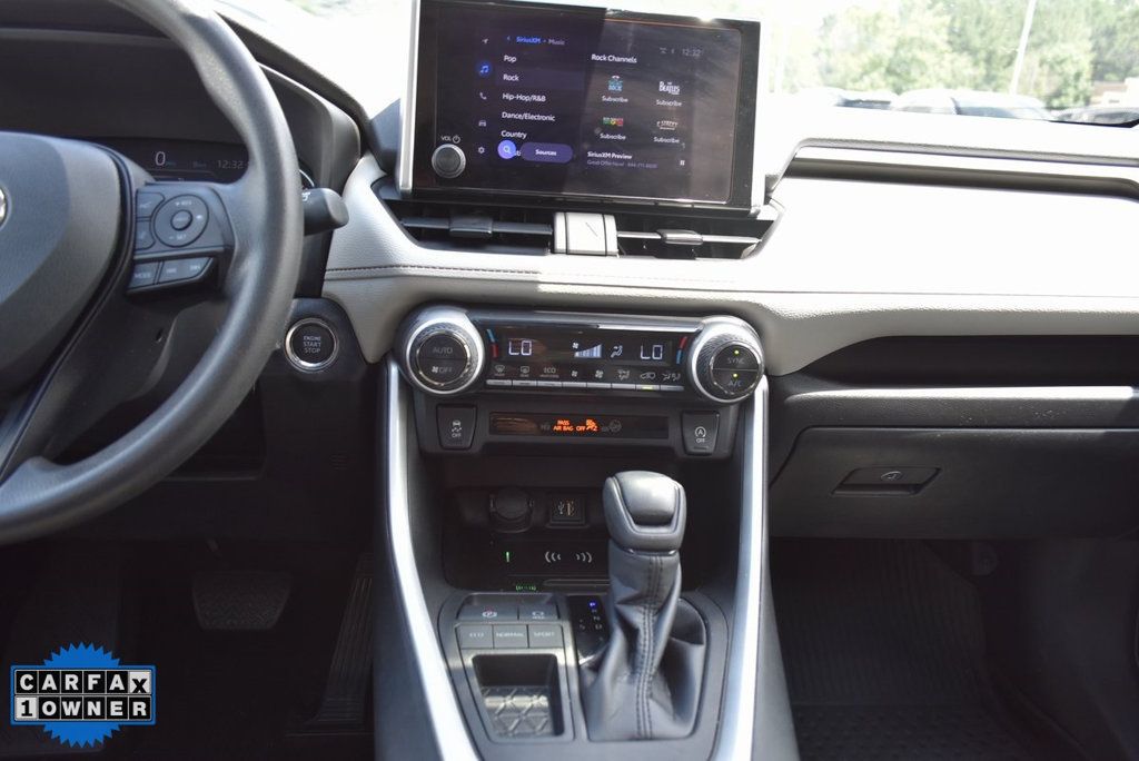 2023 Toyota RAV4 XLE photo 18