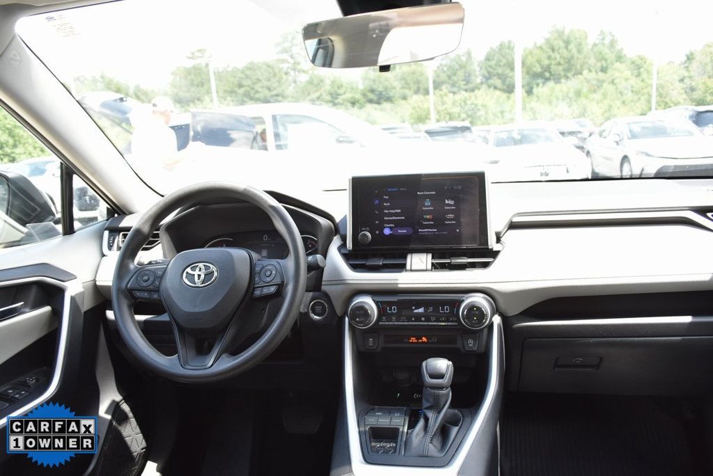 2023 Toyota RAV4 XLE photo 19