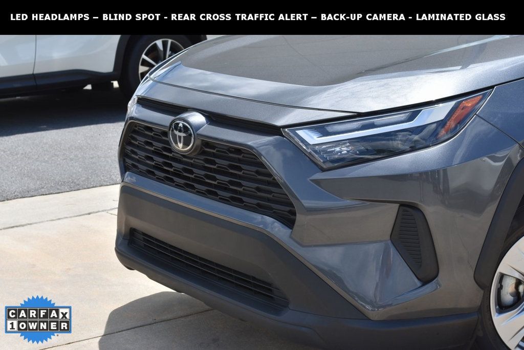 2023 Toyota RAV4 XLE photo 2