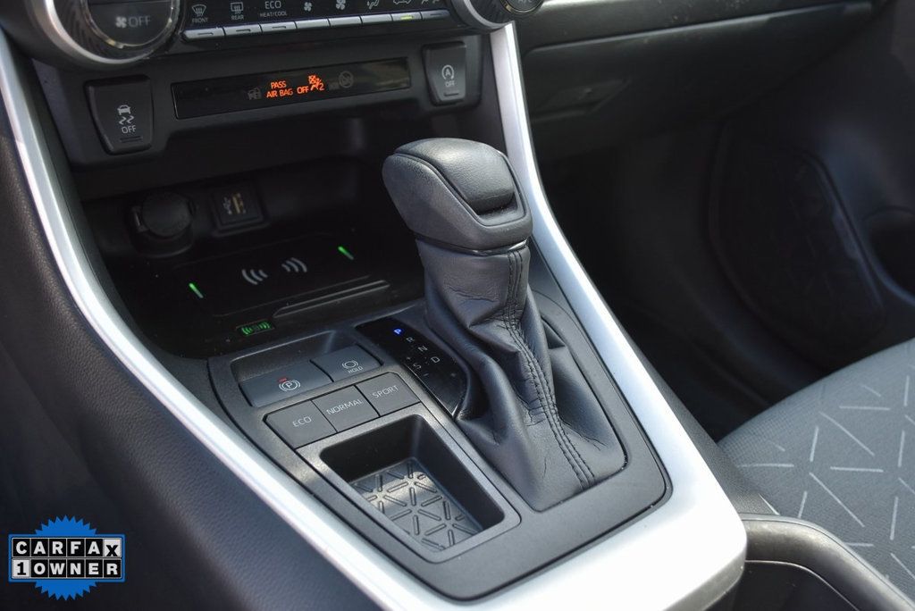 2023 Toyota RAV4 XLE photo 23