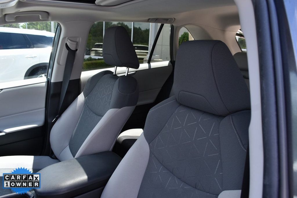 2023 Toyota RAV4 XLE photo 27