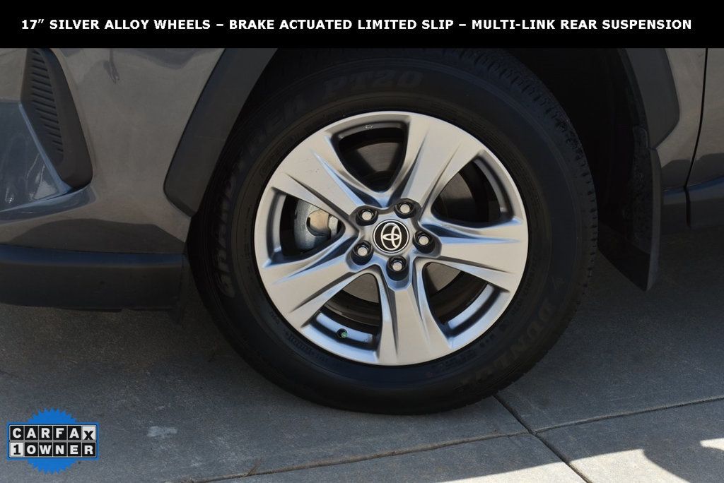 2023 Toyota RAV4 XLE photo 3