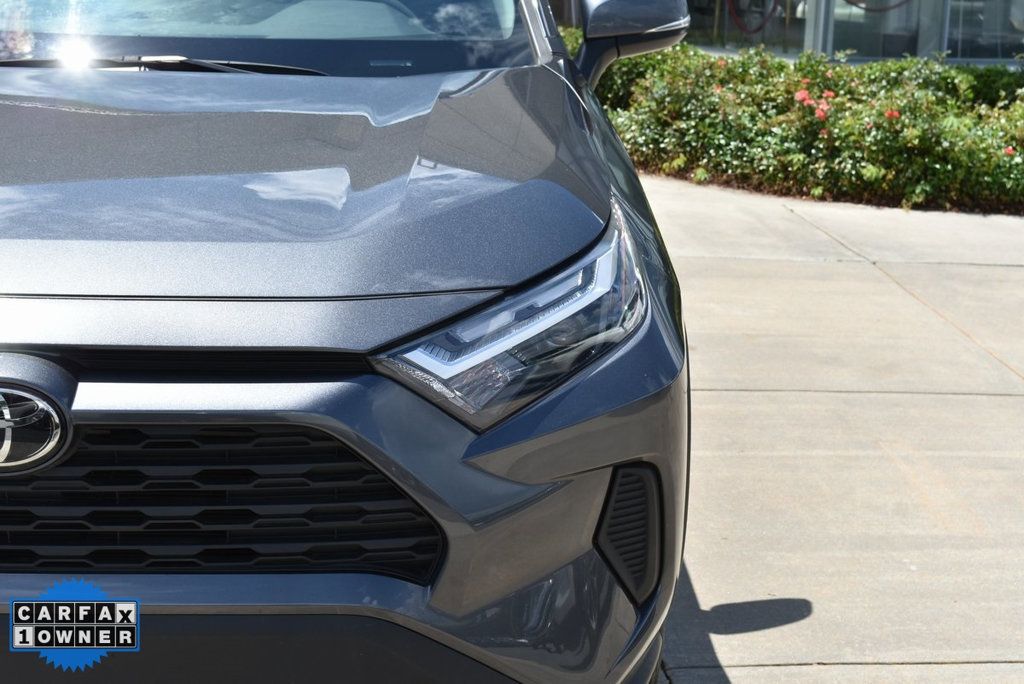 2023 Toyota RAV4 XLE photo 6