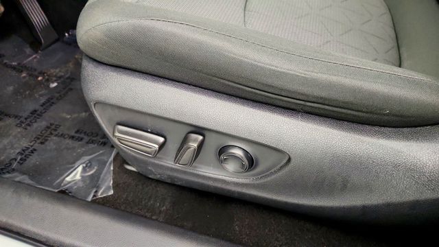 2023 Toyota RAV4 XLE FWD - 23022889 - 10