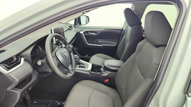 2023 Toyota RAV4 XLE FWD - 23022889 - 17