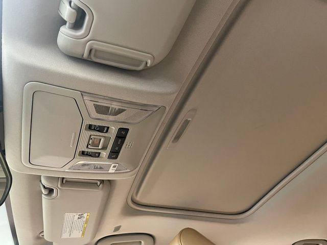 2023 Toyota RAV4 XLE Premium AWD - 22975370 - 30