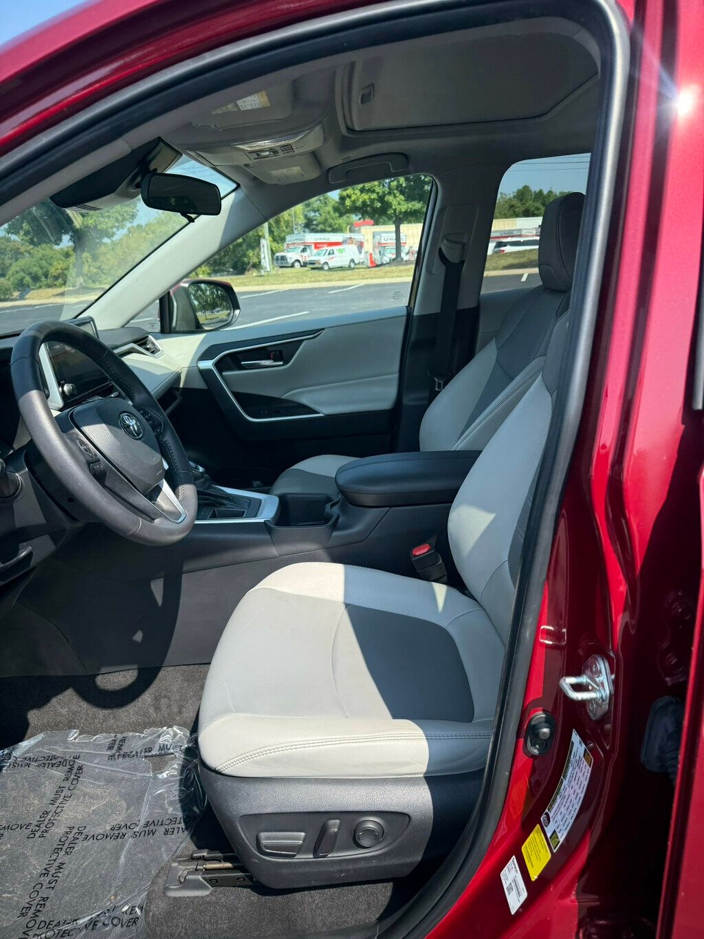 2023 Toyota RAV4 XLE Premium photo 10