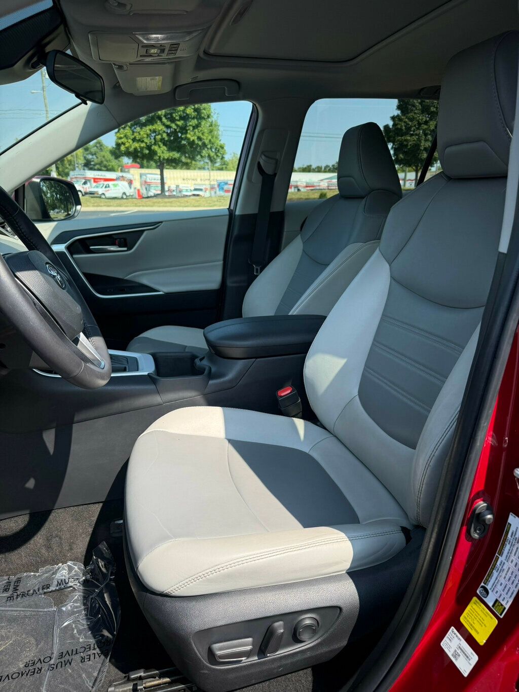2023 Toyota RAV4 XLE Premium photo 11