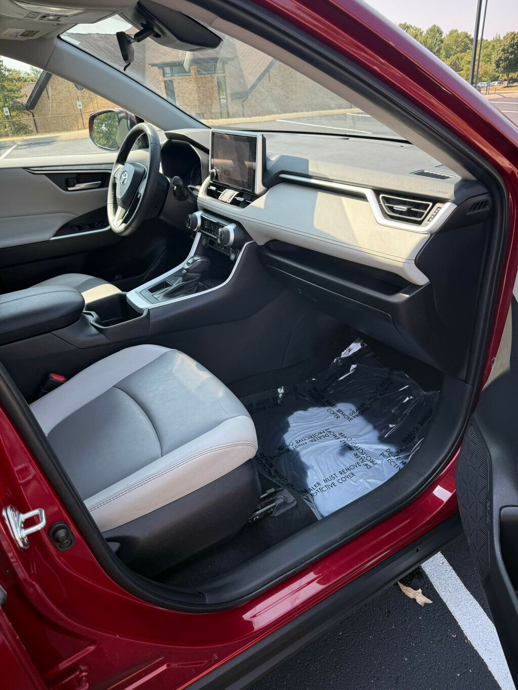 2023 Toyota RAV4 XLE Premium photo 13