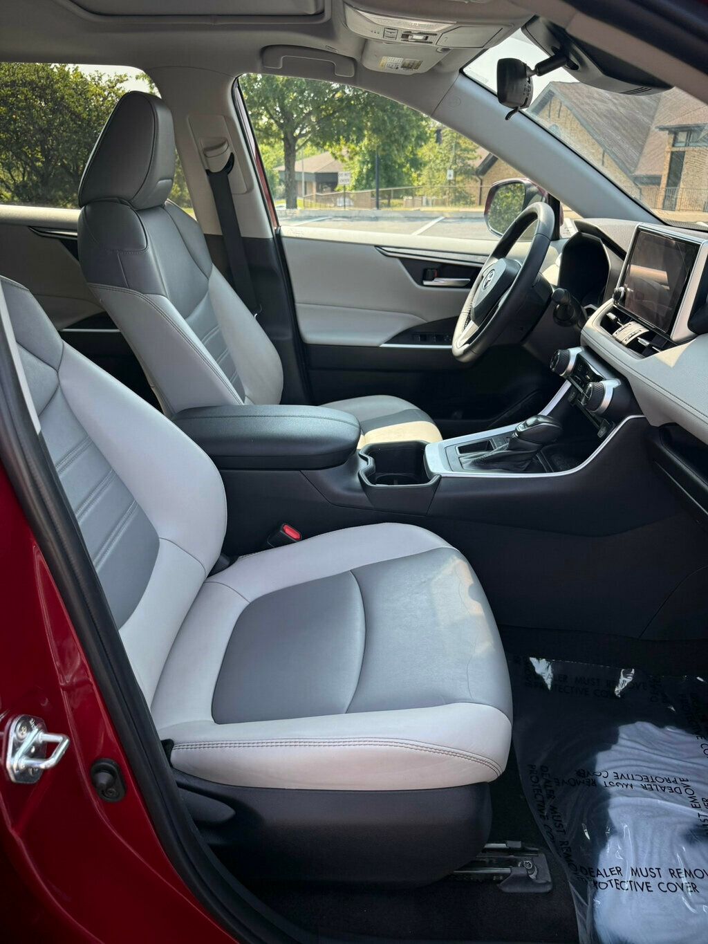 2023 Toyota RAV4 XLE Premium photo 14