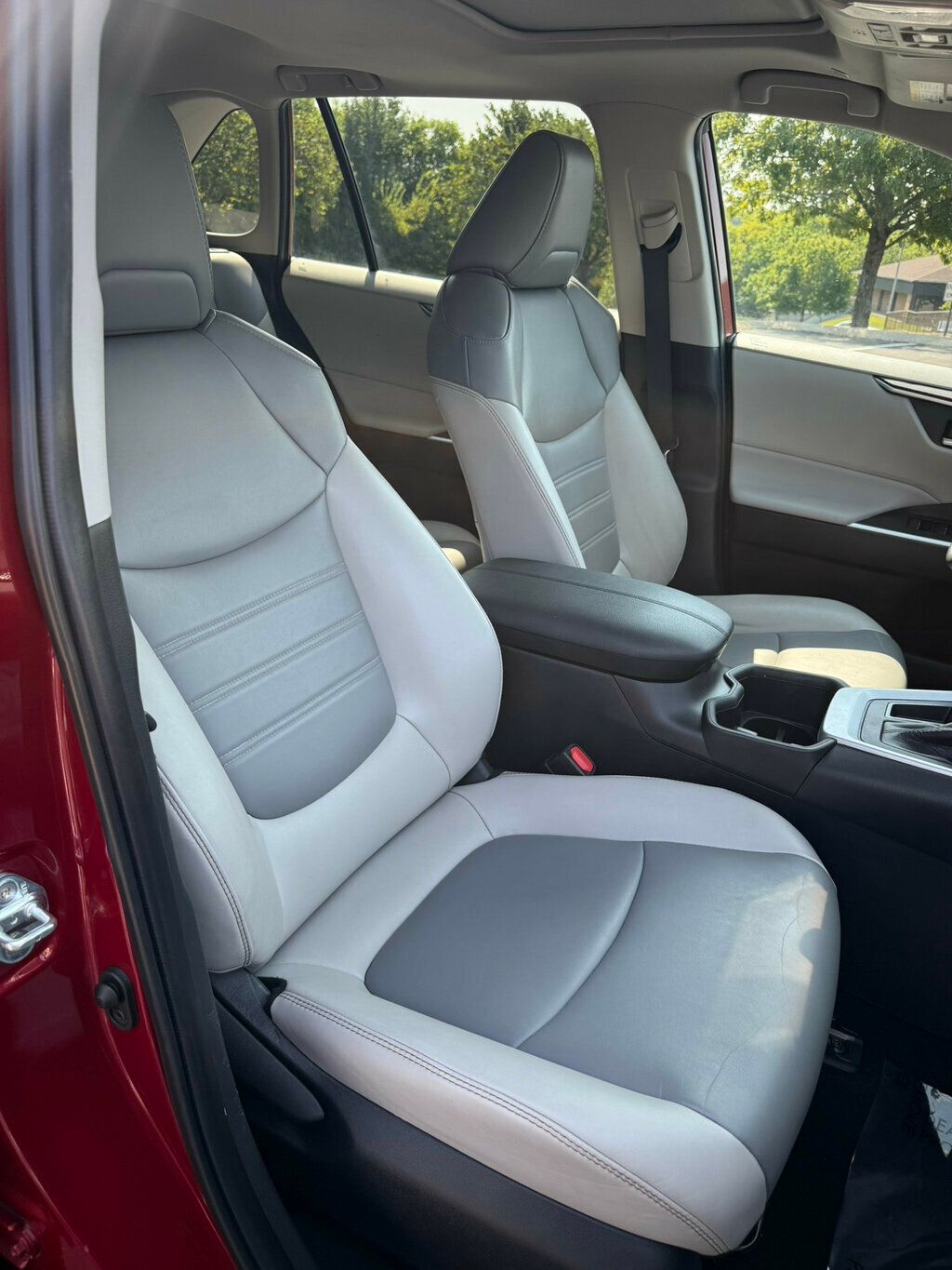 2023 Toyota RAV4 XLE Premium photo 15