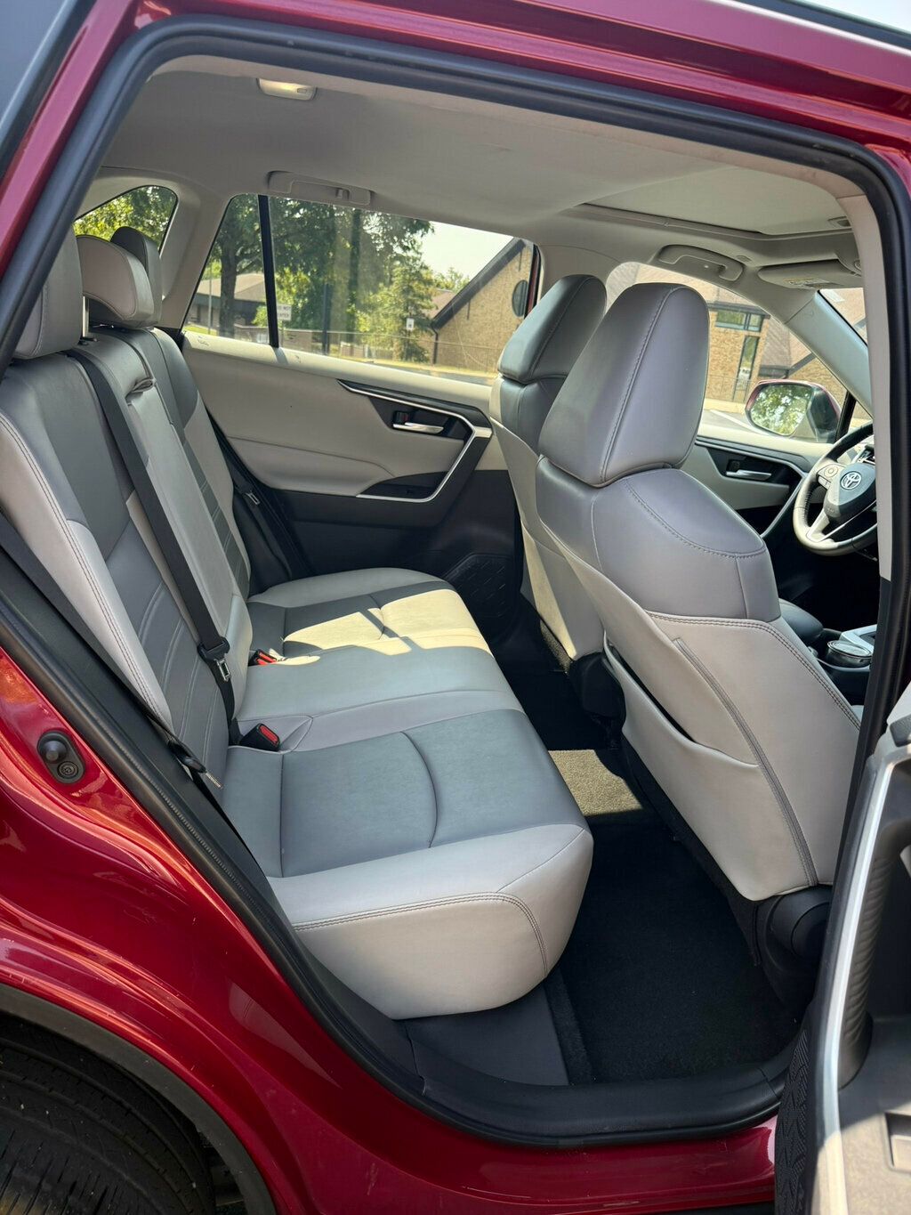 2023 Toyota RAV4 XLE Premium photo 16