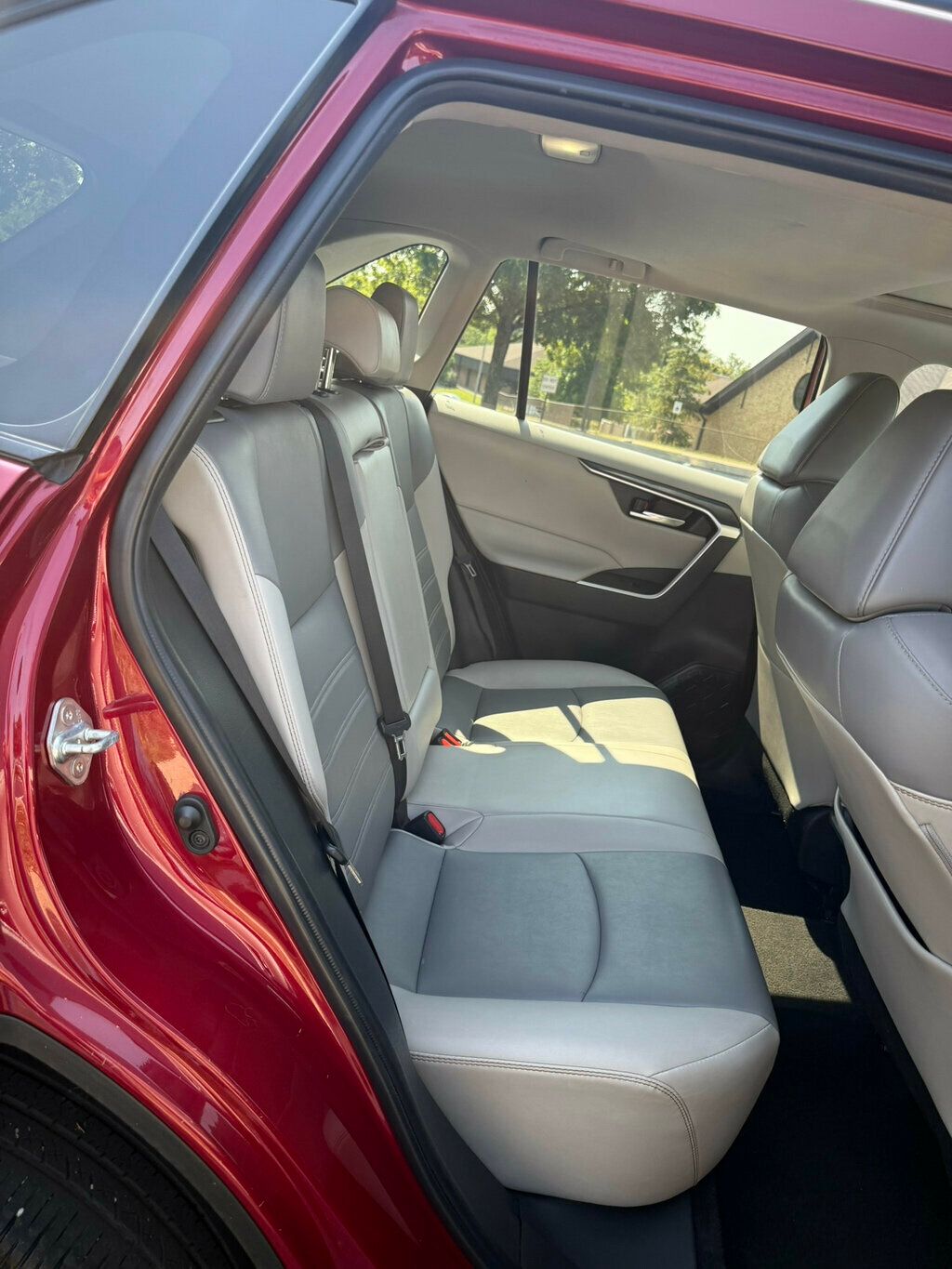 2023 Toyota RAV4 XLE Premium photo 17