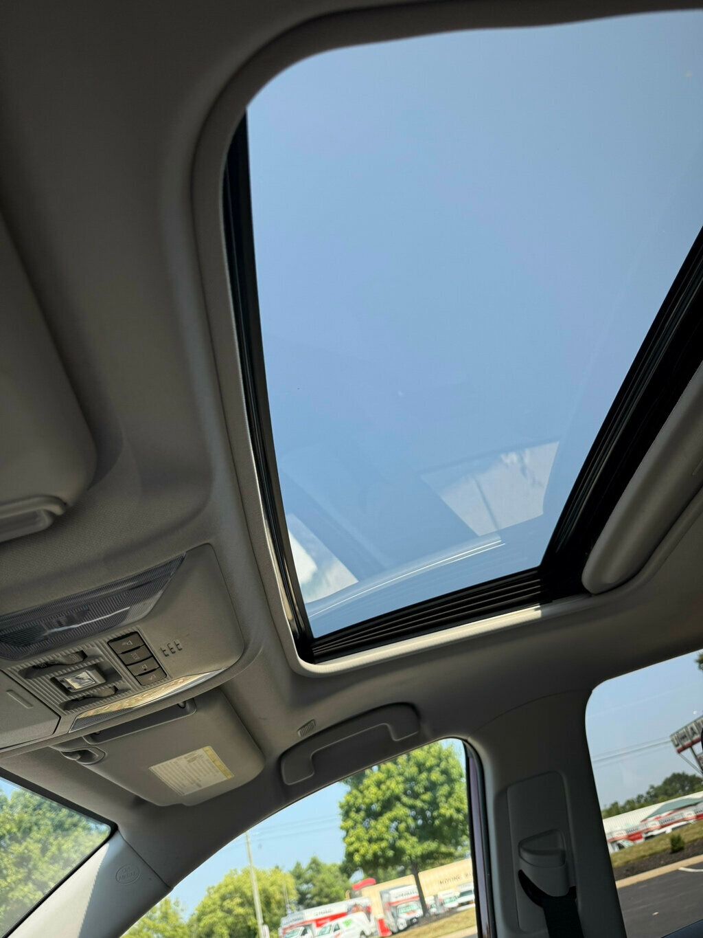 2023 Toyota RAV4 XLE Premium photo 25