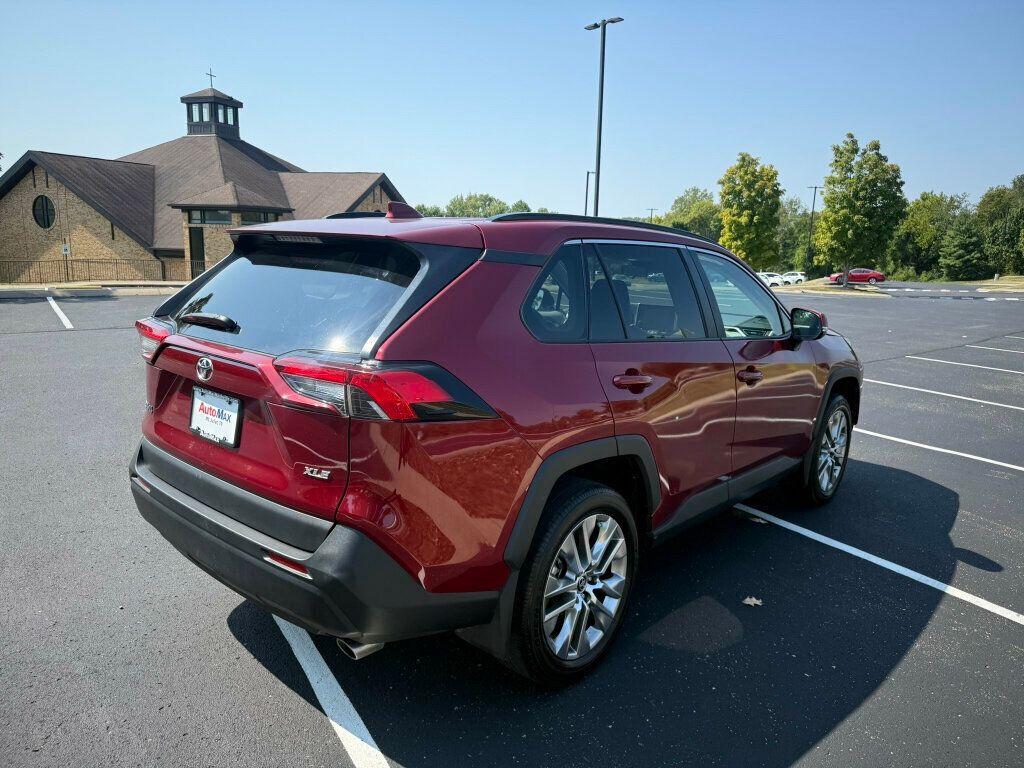 2023 Toyota RAV4 XLE Premium photo 4