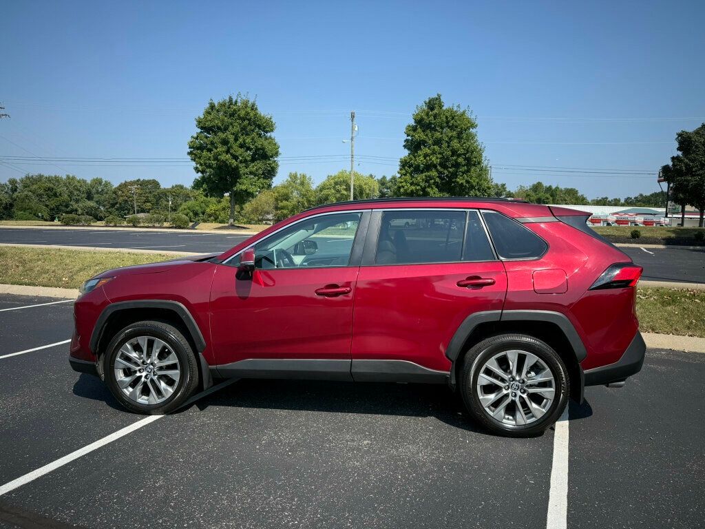 2023 Toyota RAV4 XLE Premium photo 7