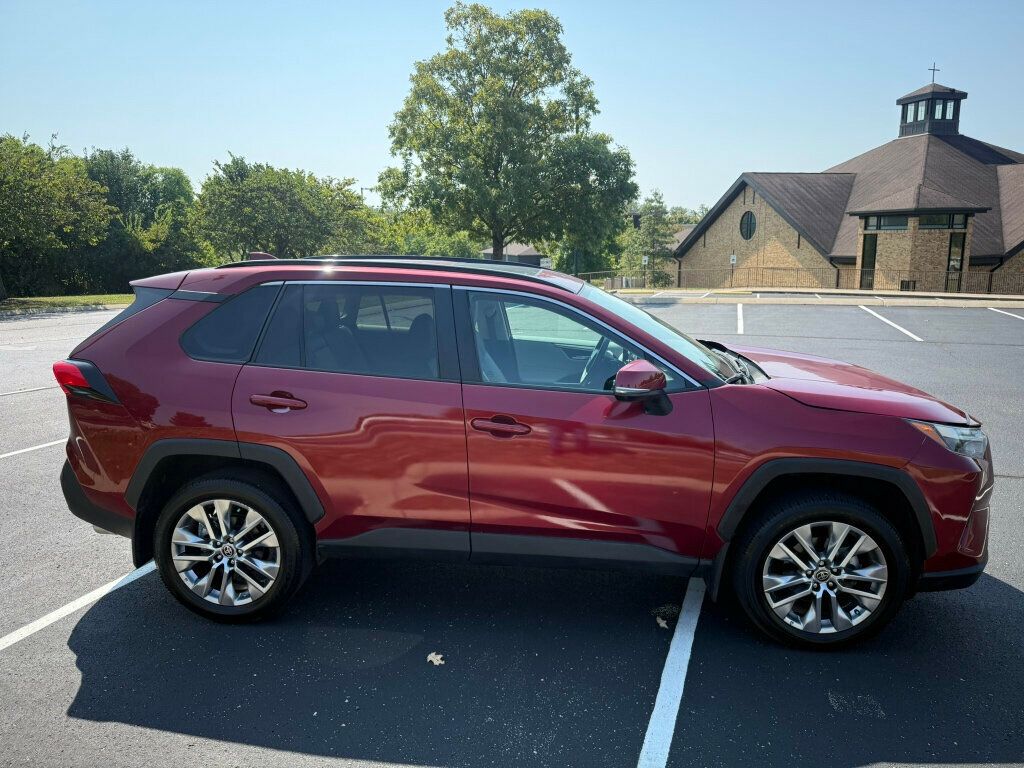 2023 Toyota RAV4 XLE Premium photo 8