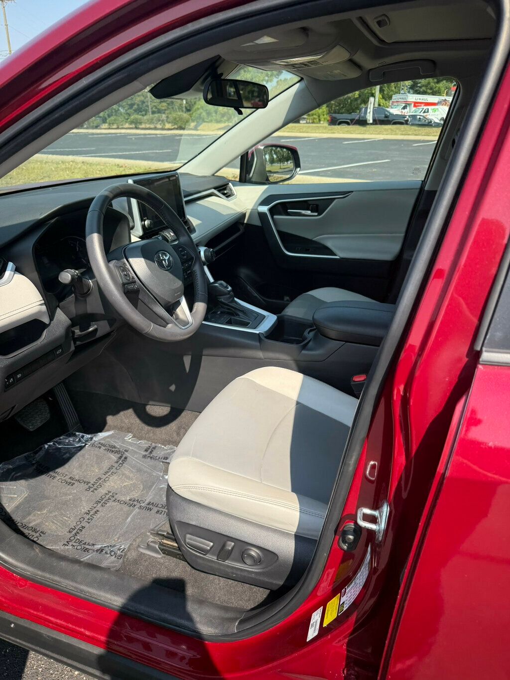 2023 Toyota RAV4 XLE Premium photo 9
