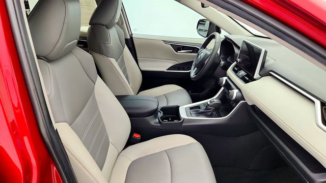 2023 Toyota RAV4 XLE Premium w/ Weather Package - 23011323 - 23