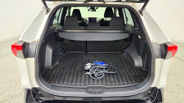 2023 Toyota RAV4 Prime SE w/ Weather & Moonroof Pkg, Heated Rear Seats & Moonroof - 23033776 - 19