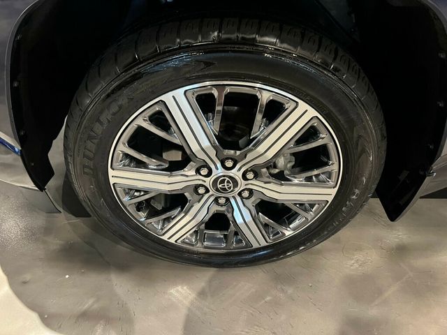 2023 Toyota Sequoia Capstone/4WD/Htd&CldSeats/PanoRoof/AdapCruise/HeadUpDisplay/NAV - 22935479 - 9